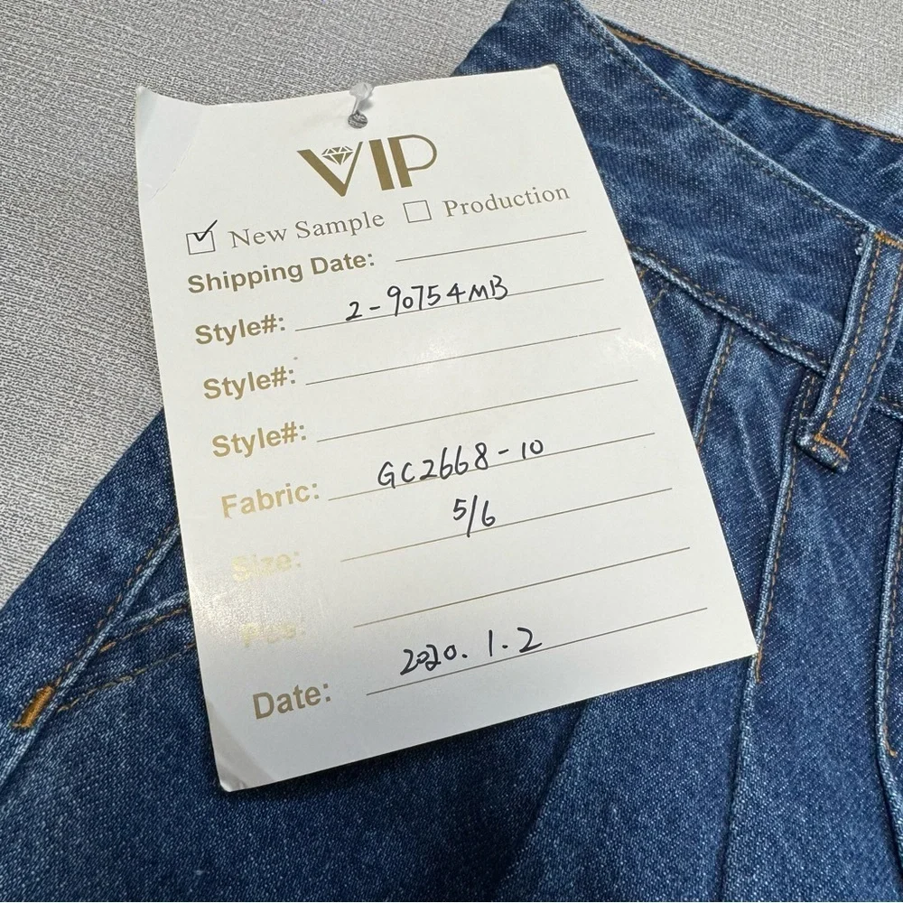 New VIP High Rise Pleated Raw Edge Jeans Size 5/6